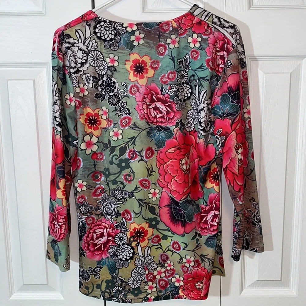 LISA INTERNATIONAL. WOMENS TOP SIZE L